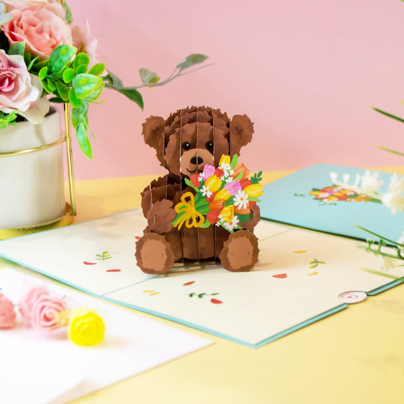 Teddy mit Blumen Pop-Up Karte